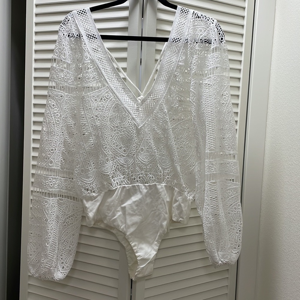 White long sleeve body suit size large! Crochet look! Very flattering!